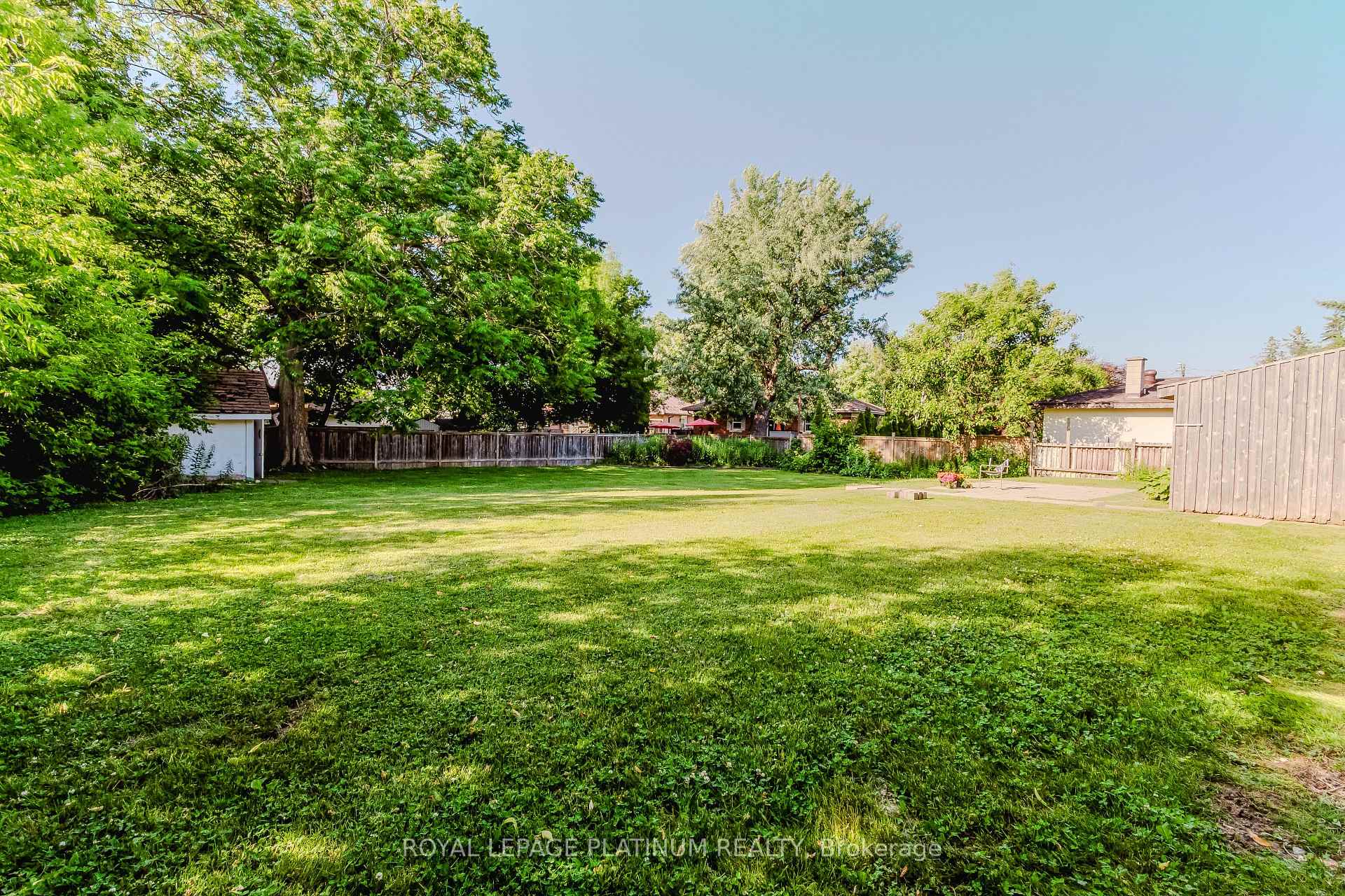 Photo 33 of 6 Varadi Avenue, Brantford, Greenbrier — HOMEH