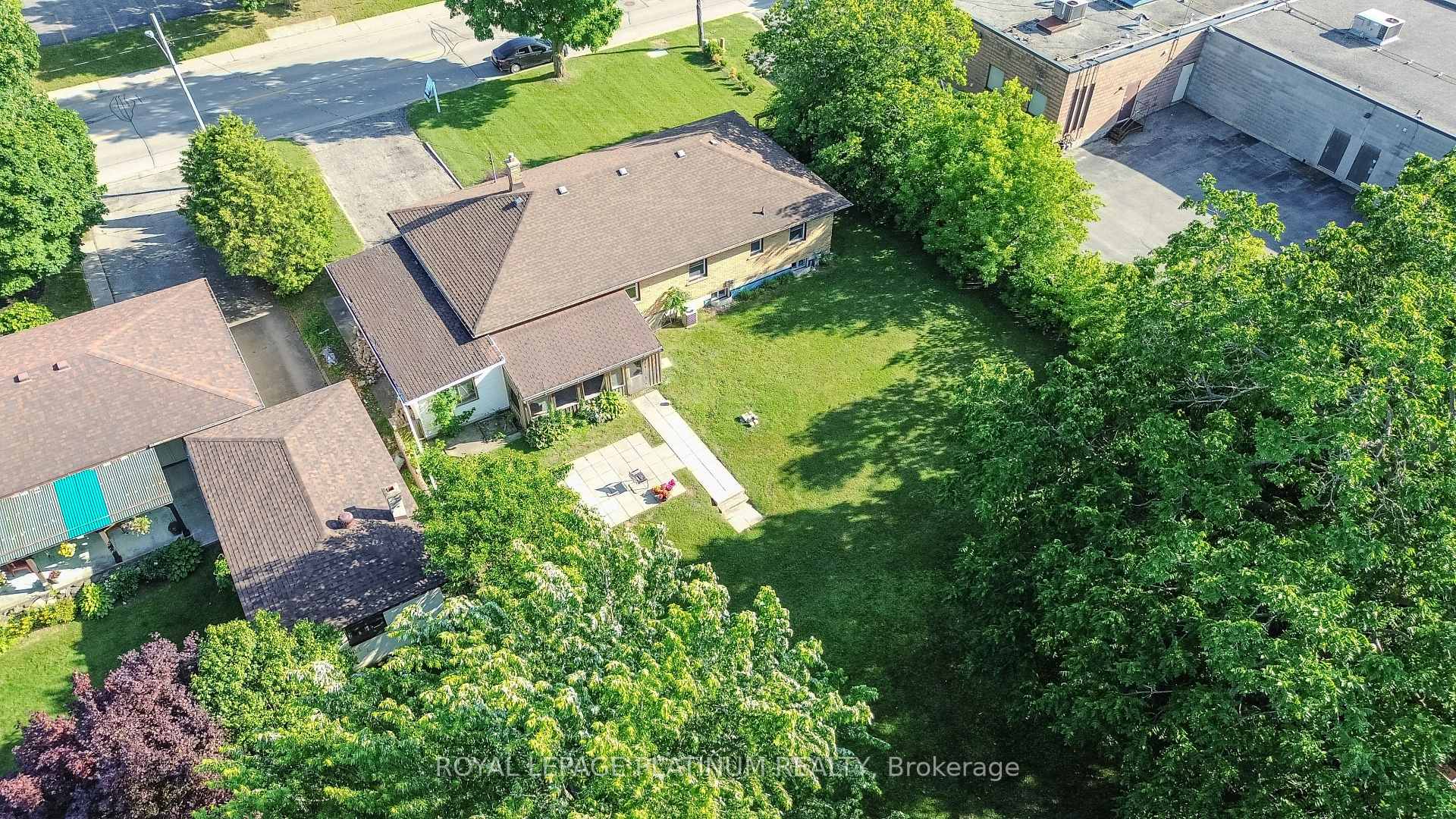 Photo 35 of 6 Varadi Avenue, Brantford, Greenbrier — HOMEH