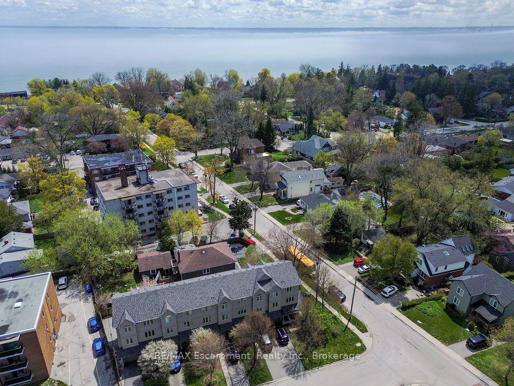 Photo 3 of 2430 Second Street, Burlington, Brant — HOMEH