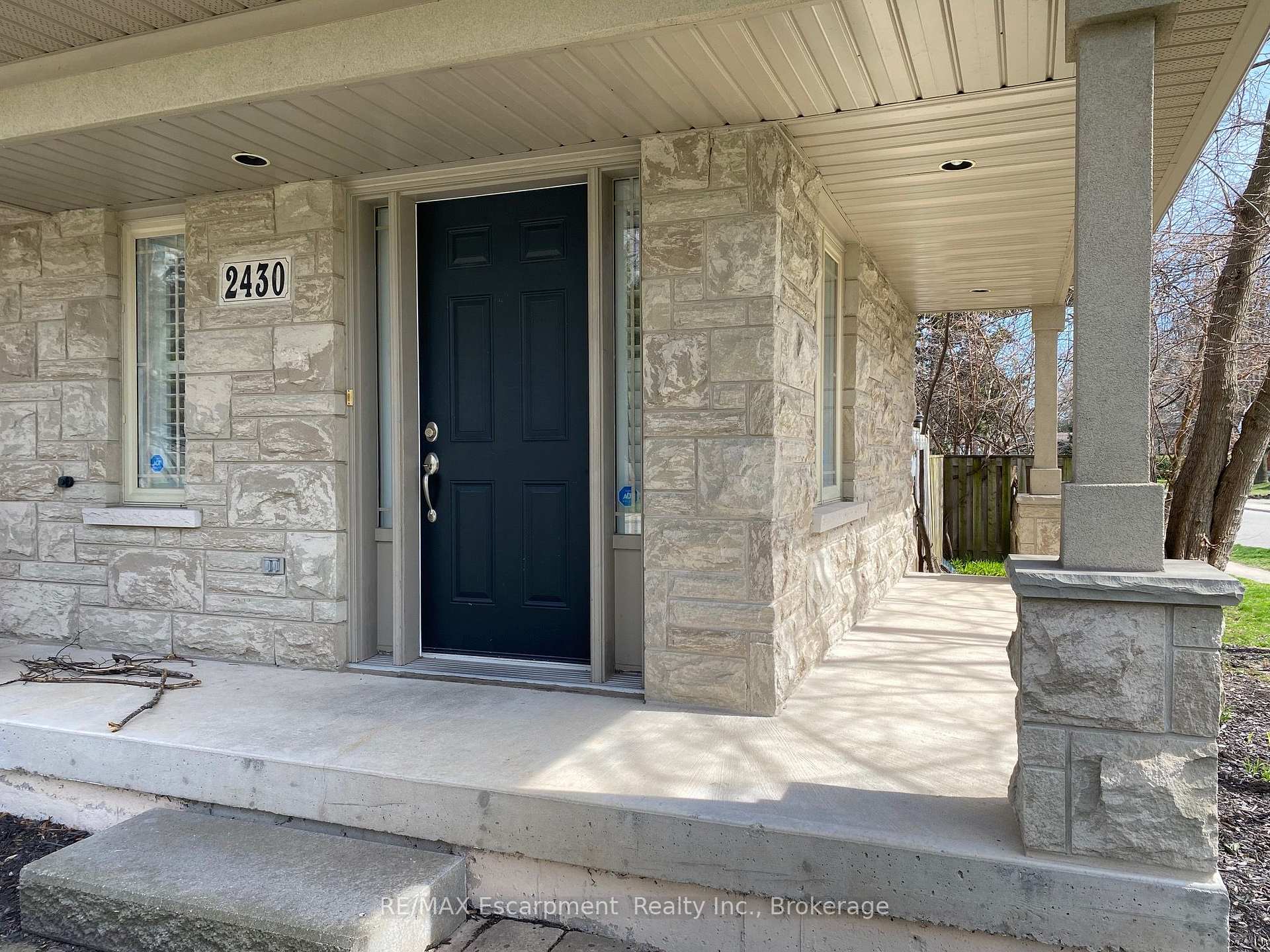 Photo 4 of 2430 Second Street, Burlington, Brant — HOMEH