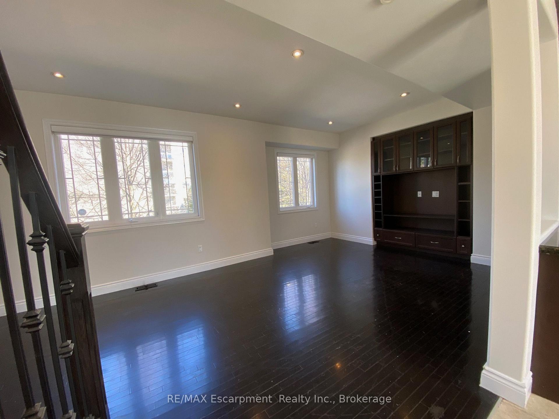 Photo 11 of 2430 Second Street, Burlington, Brant — HOMEH