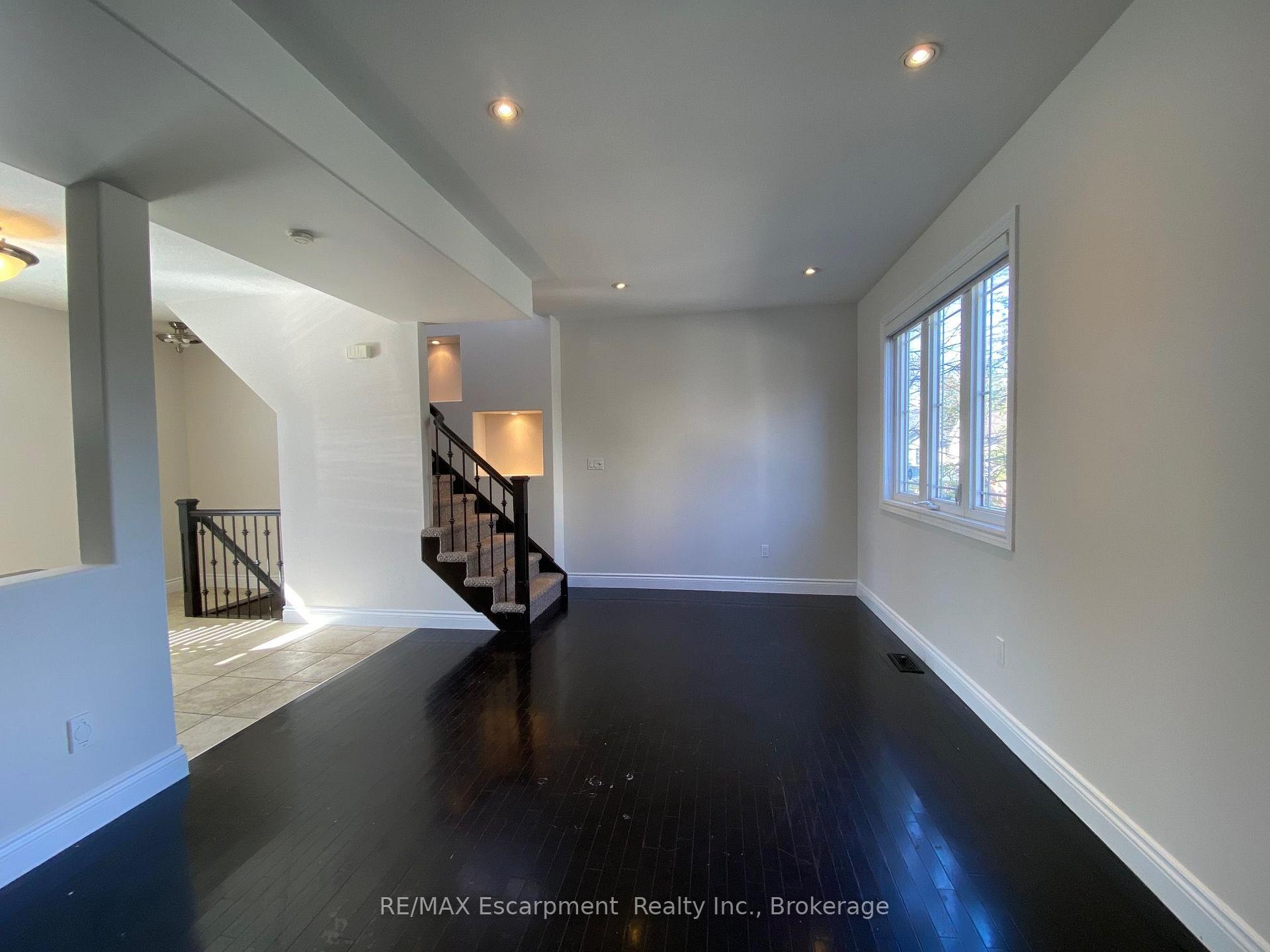 Photo 14 of 2430 Second Street, Burlington, Brant — HOMEH
