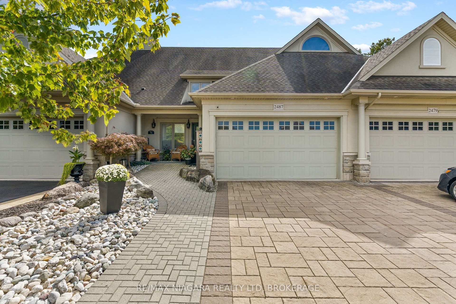 Photo 2 of 2487 Walker Court, Niagara Falls, Stamford — HOMEH
