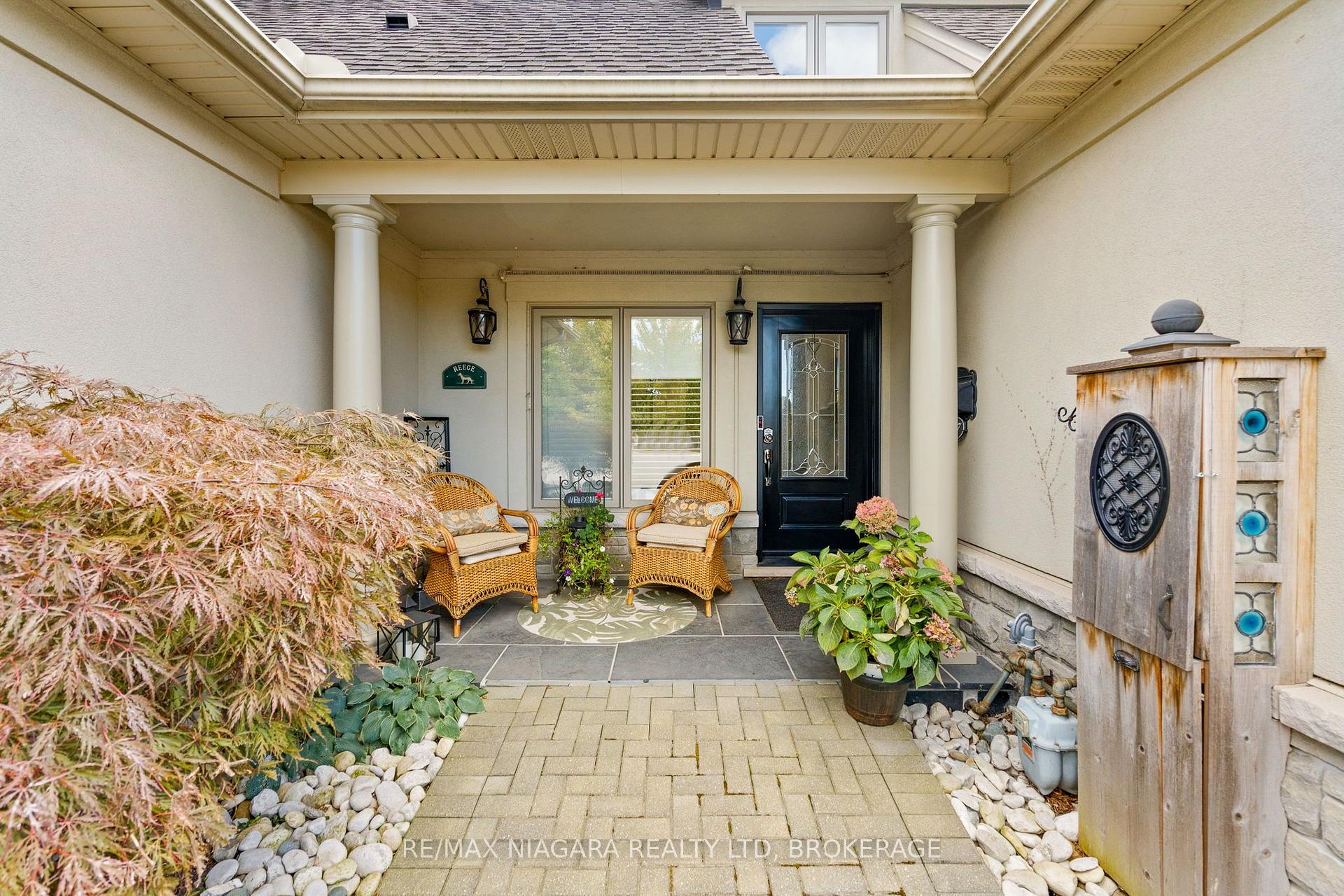 Photo 3 of 2487 Walker Court, Niagara Falls, Stamford — HOMEH