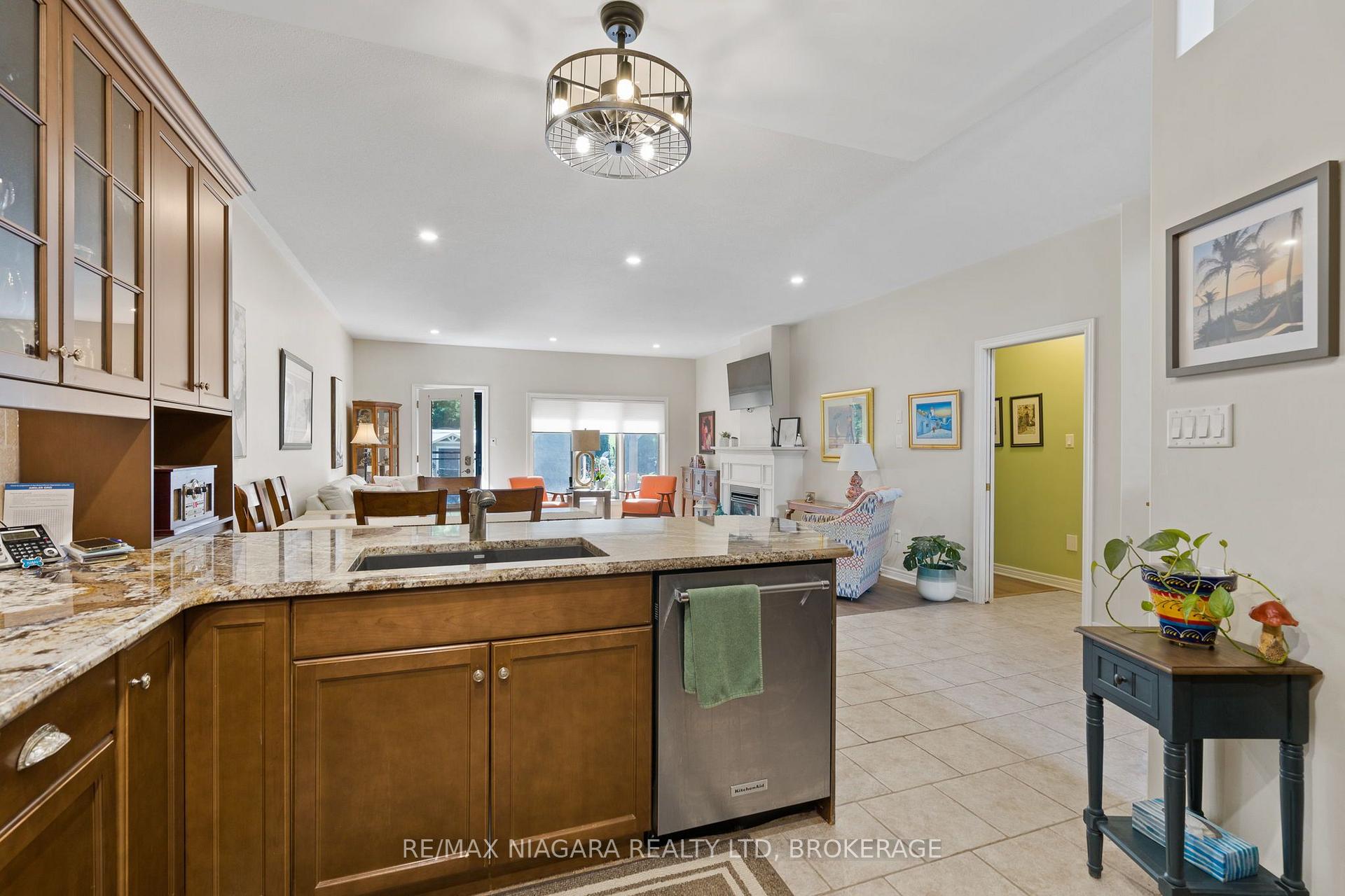 Photo 9 of 2487 Walker Court, Niagara Falls, Stamford — HOMEH
