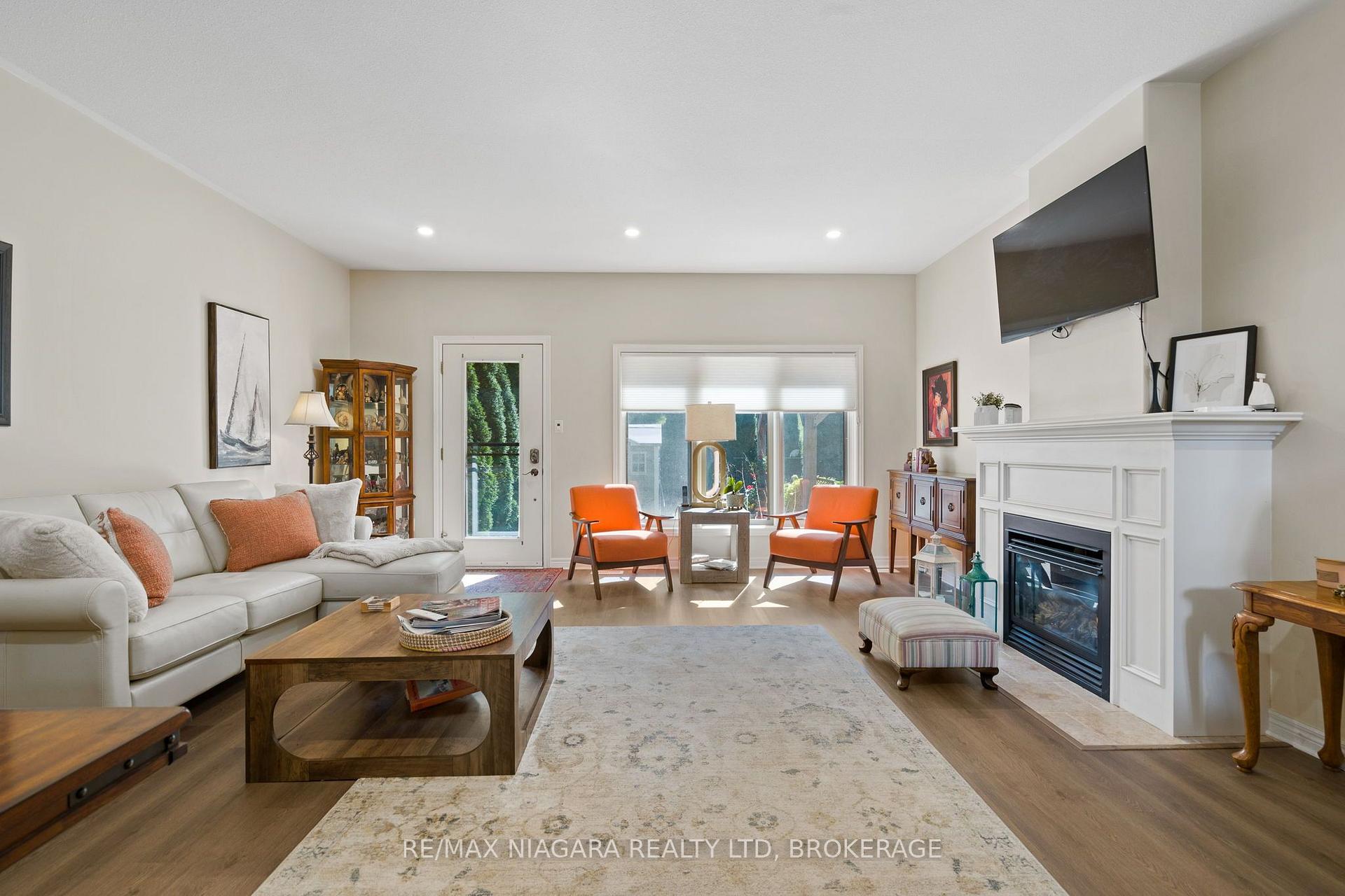 Photo 11 of 2487 Walker Court, Niagara Falls, Stamford — HOMEH