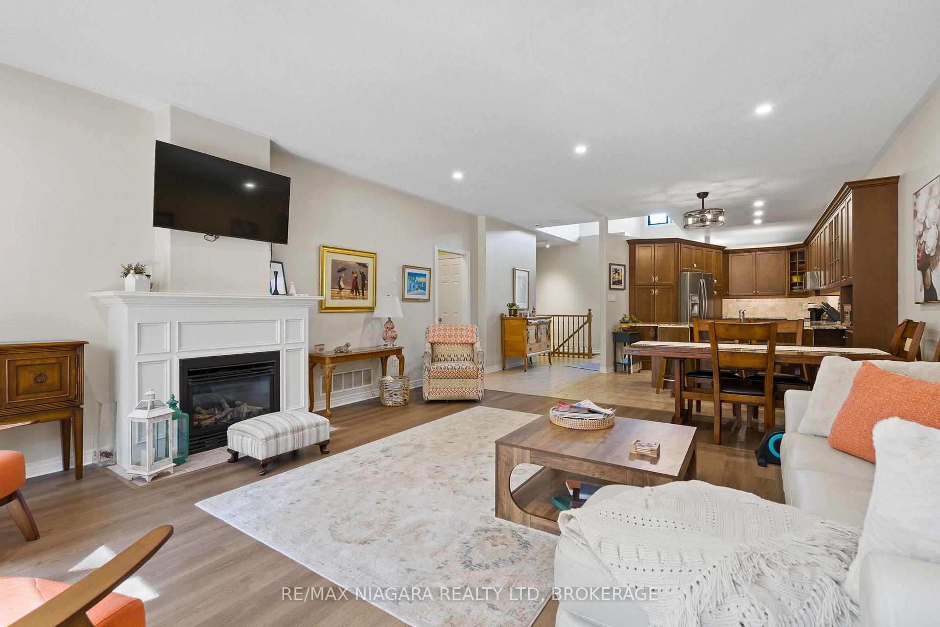 Photo 12 of 2487 Walker Court, Niagara Falls, Stamford — HOMEH