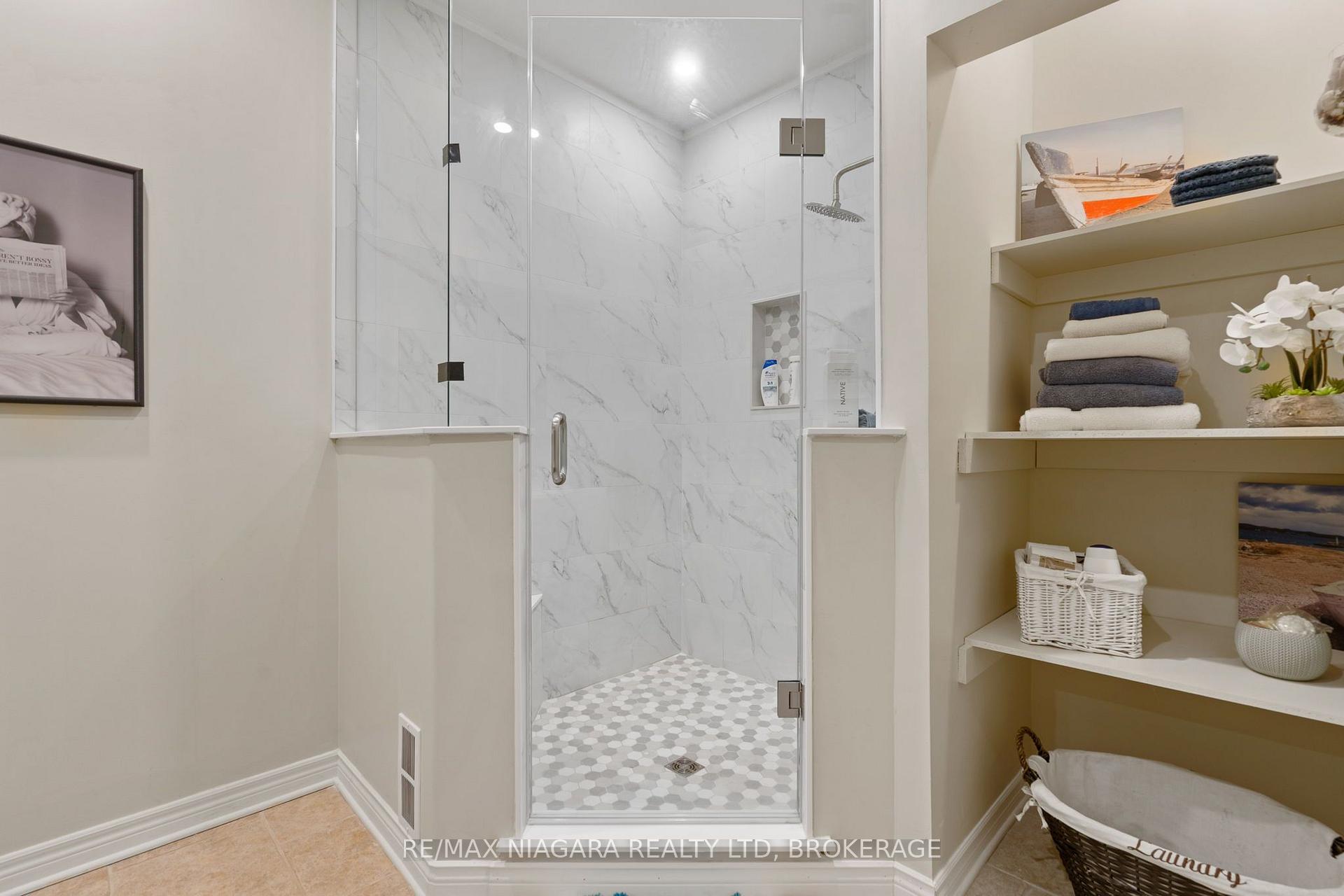 Photo 14 of 2487 Walker Court, Niagara Falls, Stamford — HOMEH