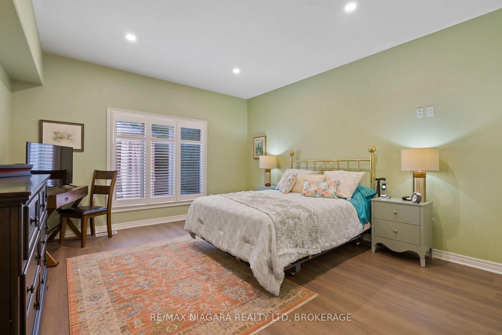 Photo 15 of 2487 Walker Court, Niagara Falls, Stamford — HOMEH