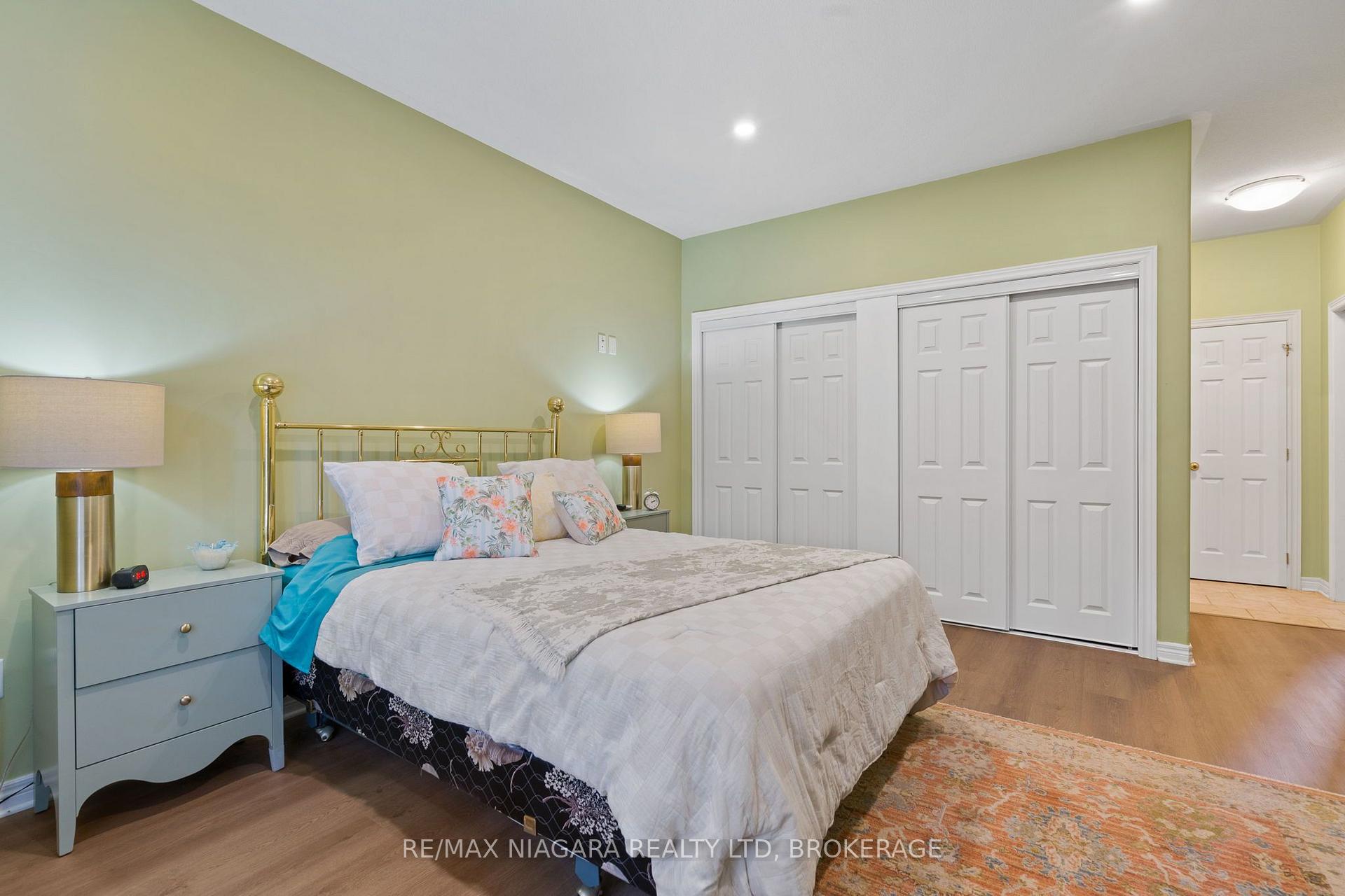 Photo 16 of 2487 Walker Court, Niagara Falls, Stamford — HOMEH