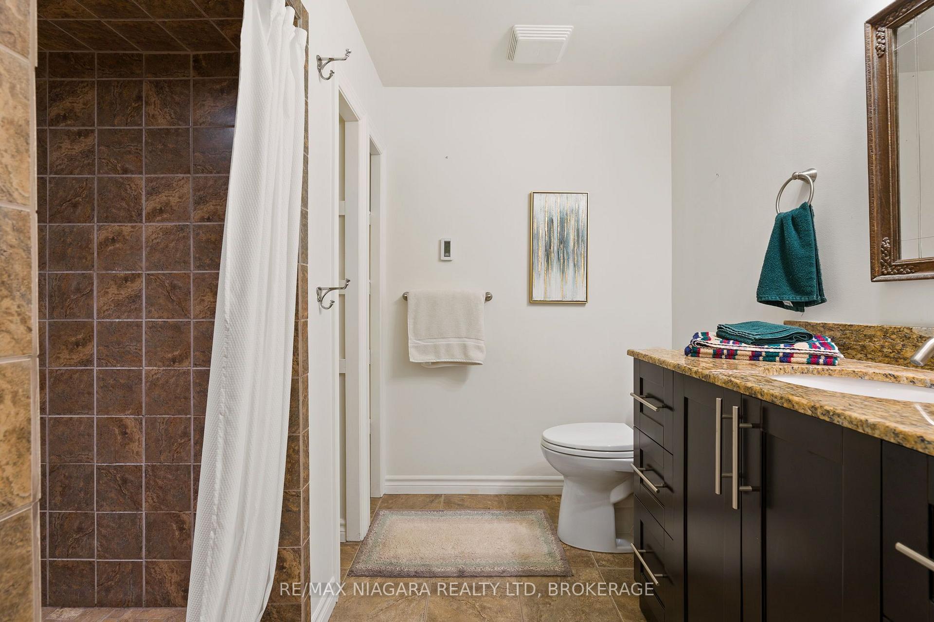 Photo 18 of 2487 Walker Court, Niagara Falls, Stamford — HOMEH