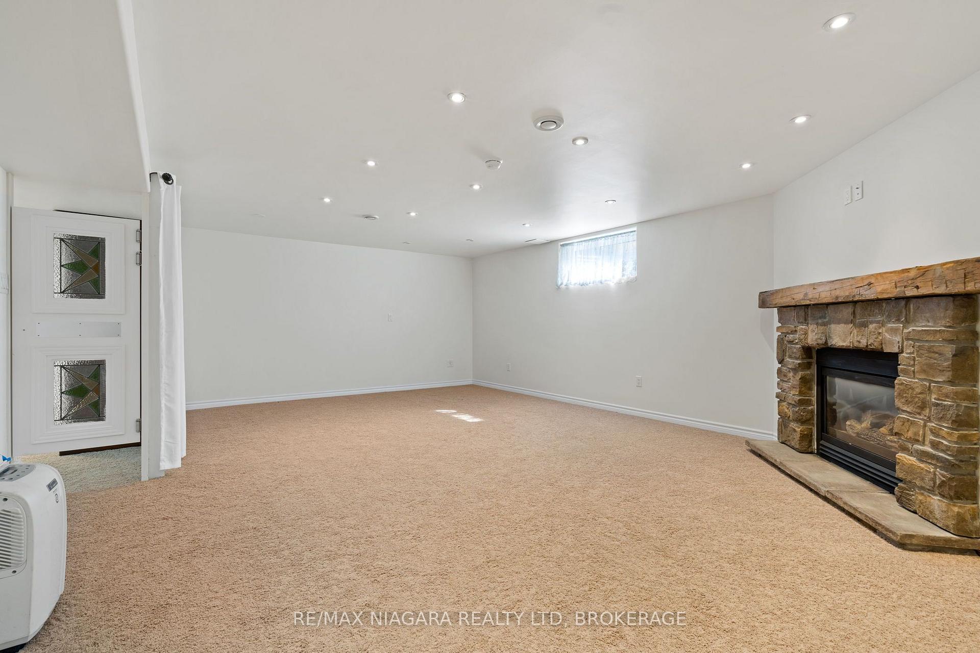 Photo 19 of 2487 Walker Court, Niagara Falls, Stamford — HOMEH
