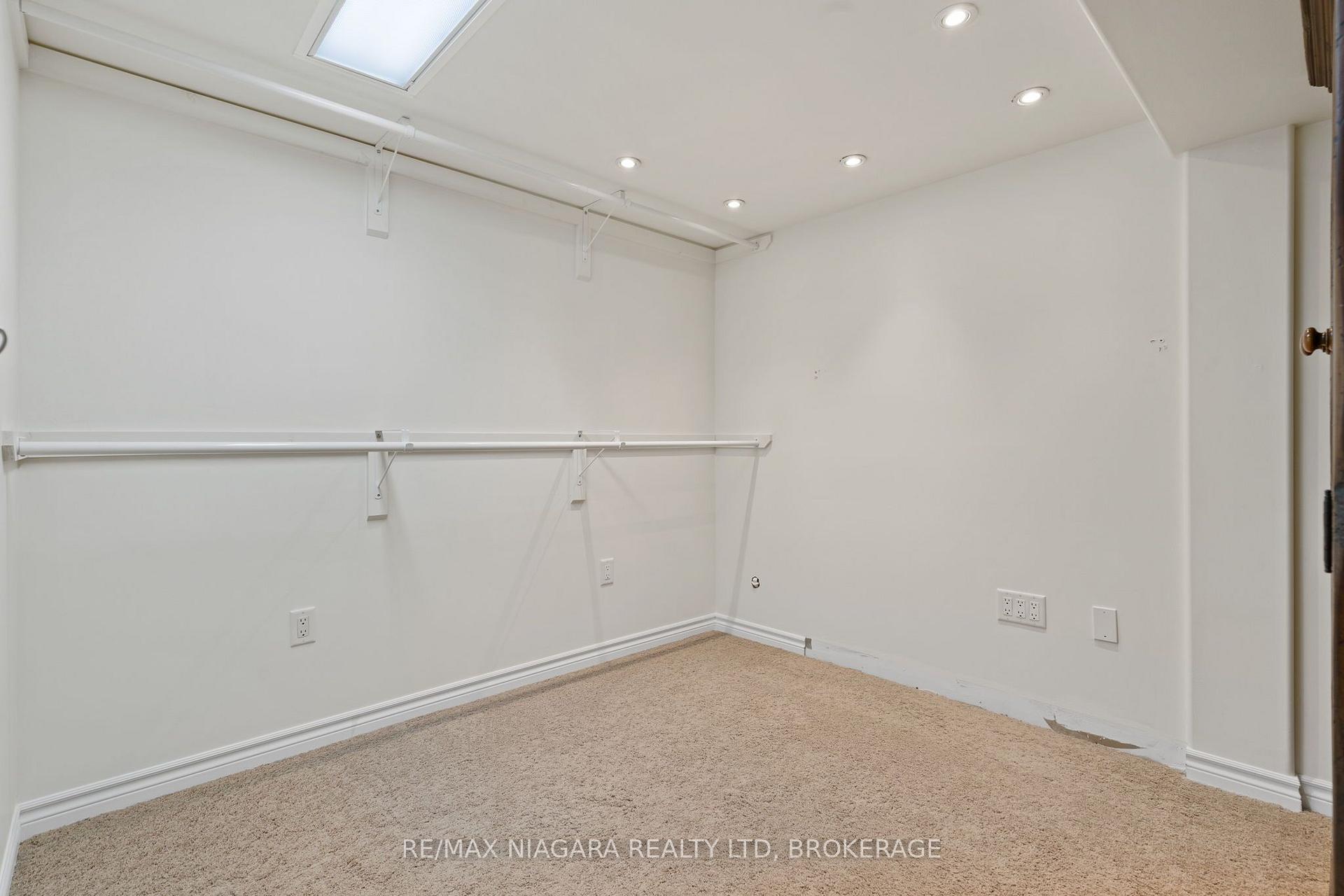 Photo 21 of 2487 Walker Court, Niagara Falls, Stamford — HOMEH
