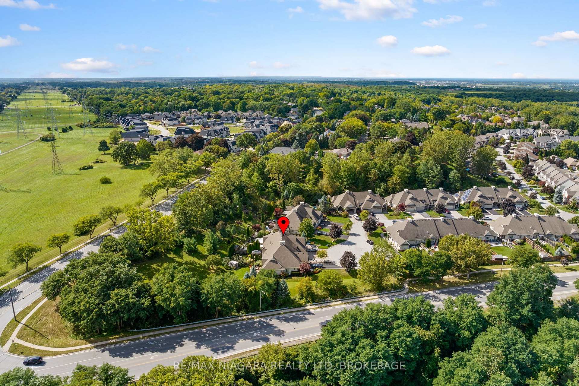 Photo 33 of 2487 Walker Court, Niagara Falls, Stamford — HOMEH