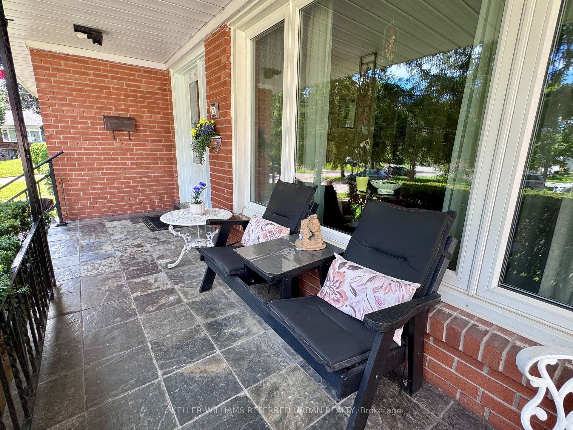 Photo 4 of 23 Banstock Drive, North York, Bayview Woods-Steeles — HOMEH