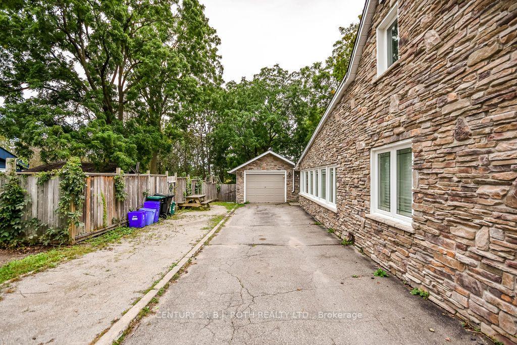 Photo 2 of 45 Grove Street W, Barrie, Queen's Park — HOMEH
