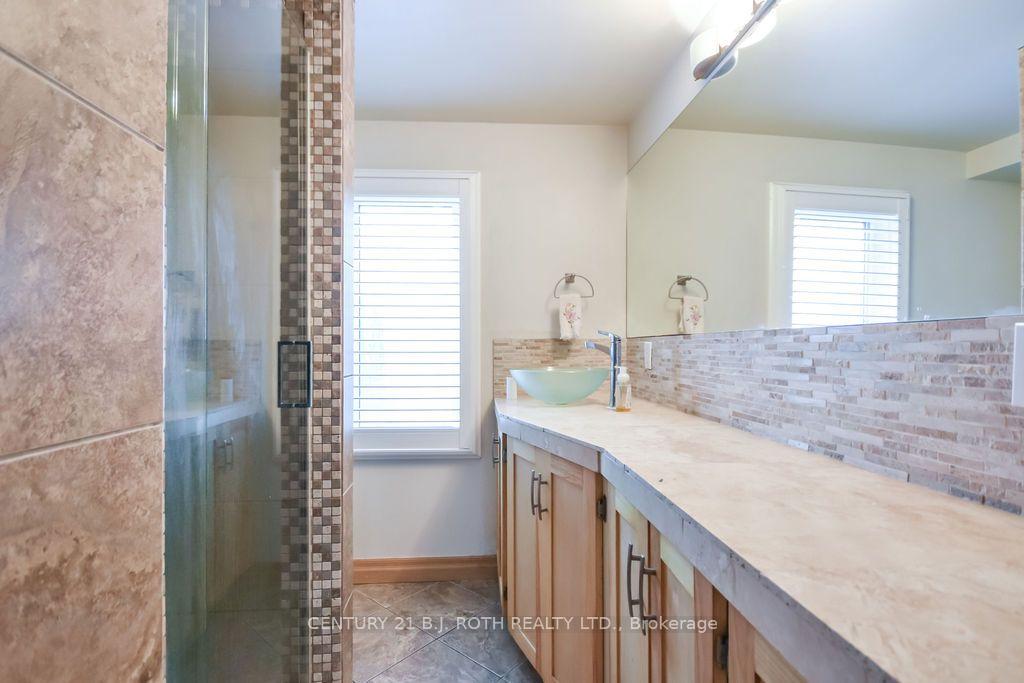 Photo 6 of 45 Grove Street W, Barrie, Queen's Park — HOMEH