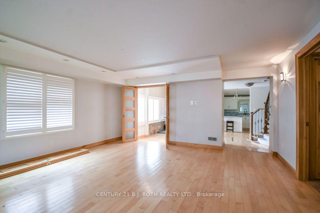 Photo 10 of 45 Grove Street W, Barrie, Queen's Park — HOMEH