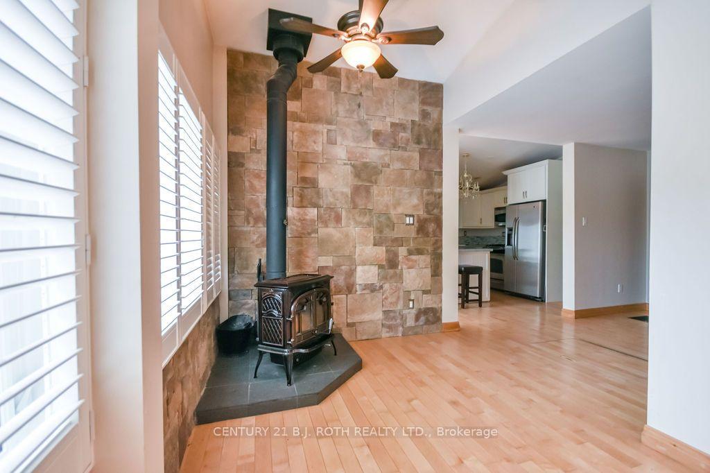 Photo 13 of 45 Grove Street W, Barrie, Queen's Park — HOMEH