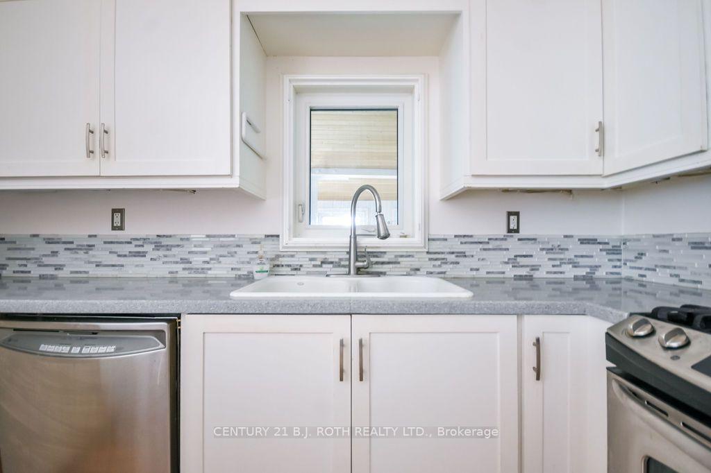 Photo 18 of 45 Grove Street W, Barrie, Queen's Park — HOMEH