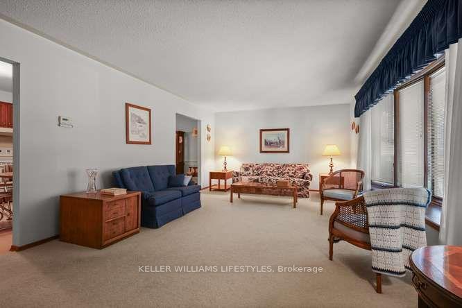 Photo 5 of 64 Haliburton Crescent, London, South K — HOMEH