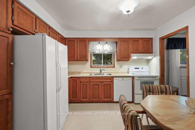 Photo 10 of 64 Haliburton Crescent, London, South K — HOMEH