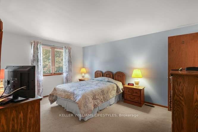 Photo 12 of 64 Haliburton Crescent, London, South K — HOMEH