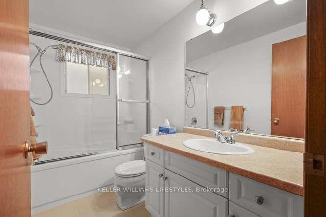 Photo 20 of 64 Haliburton Crescent, London, South K — HOMEH