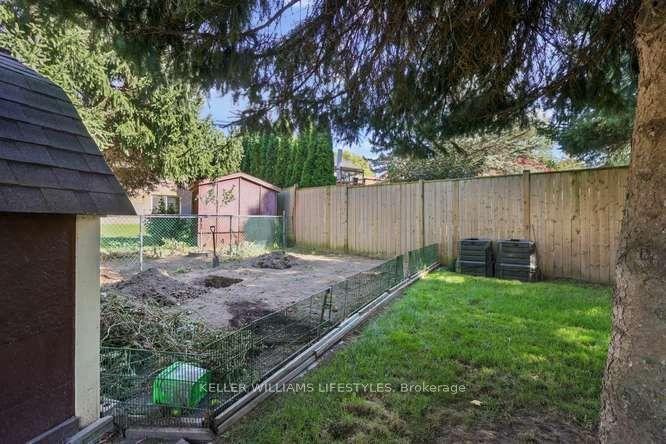 Photo 34 of 64 Haliburton Crescent, London, South K — HOMEH