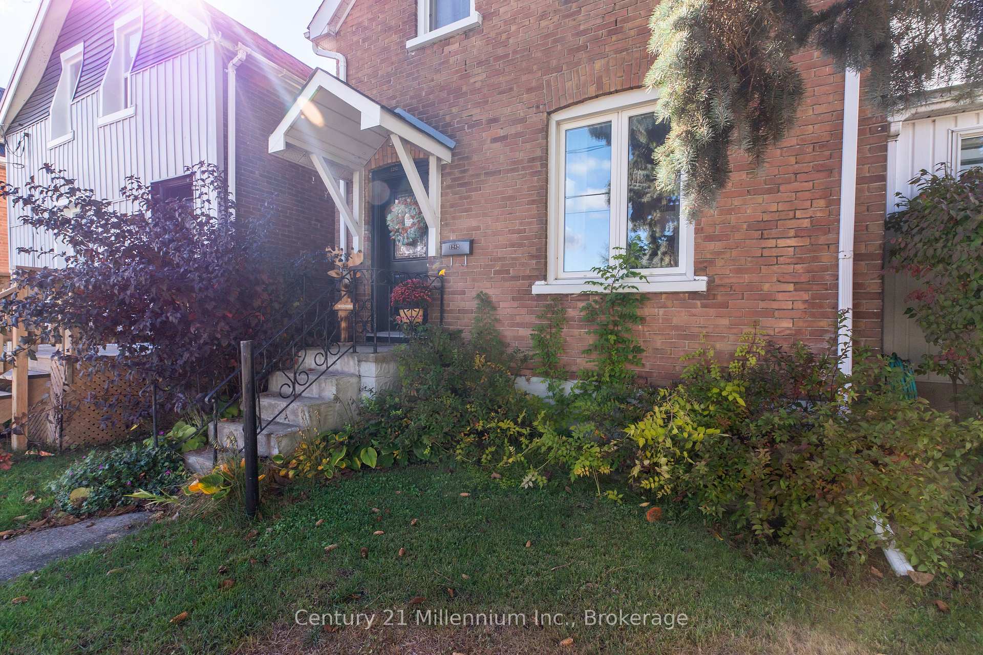 Photo of 1282 1st Avenue W