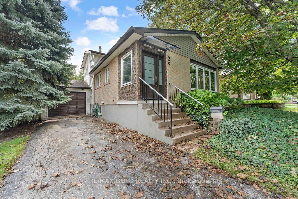 Photo 2 of 29 Carberry Crescent, Brampton, Madoc — HOMEH