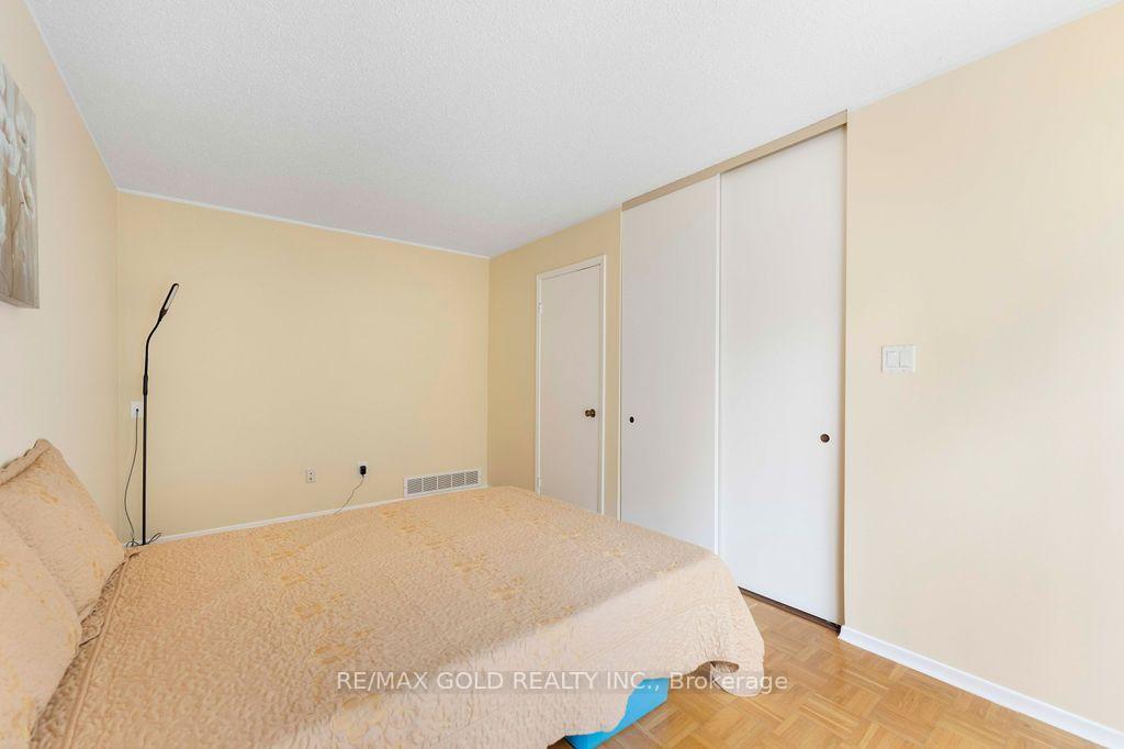 Photo 23 of 29 Carberry Crescent, Brampton, Madoc — HOMEH