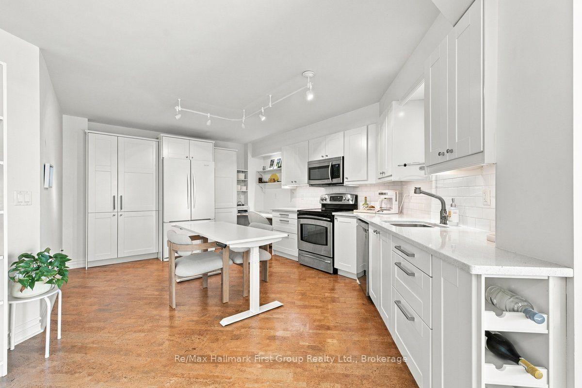 Photo 4 of Unit 715, 340 Watson Street W, Whitby, Port Whitby — HOMEH