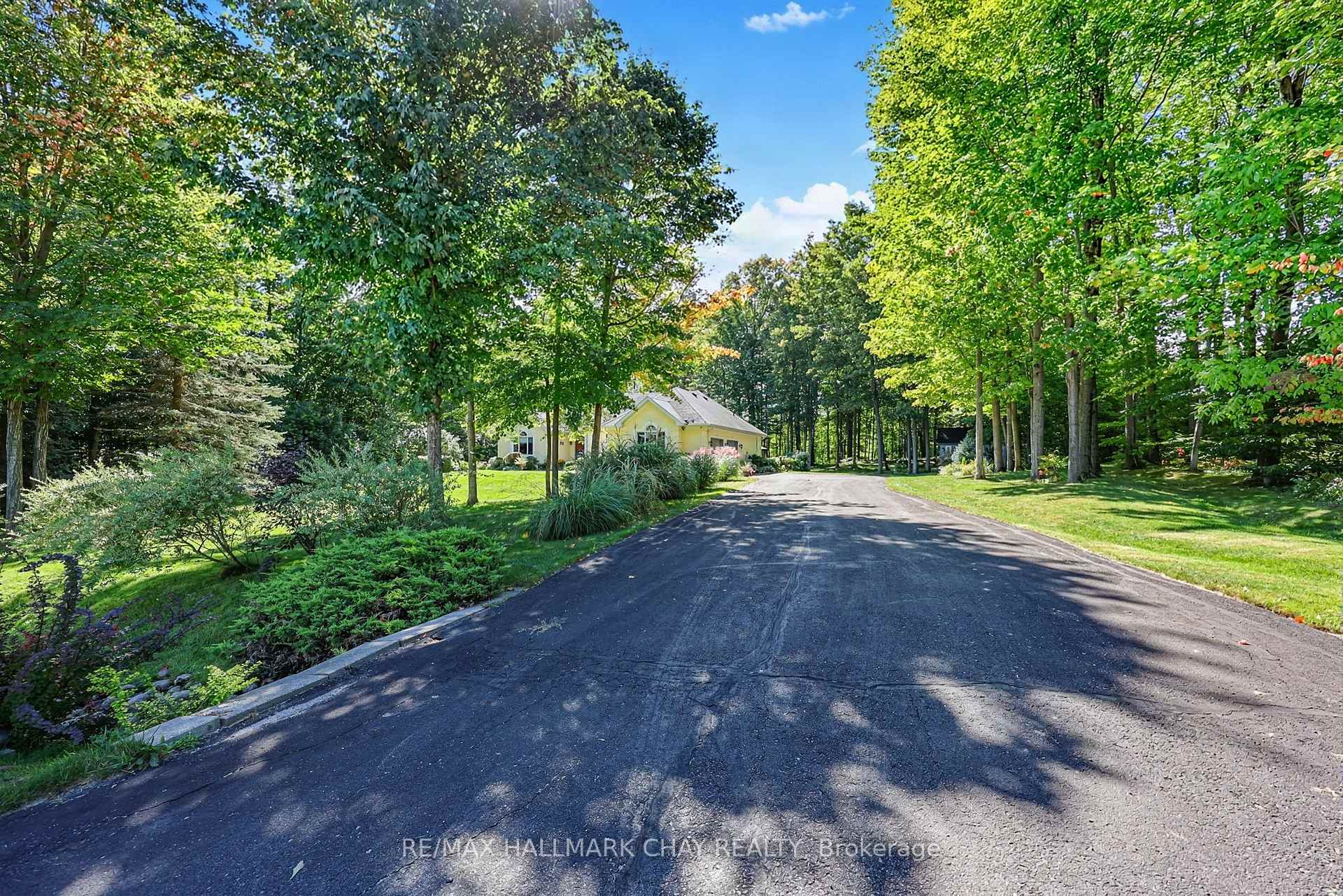 Photo 3 of 1919 Innisbrook Street, Innisfil, Rural Innisfil — HOMEH