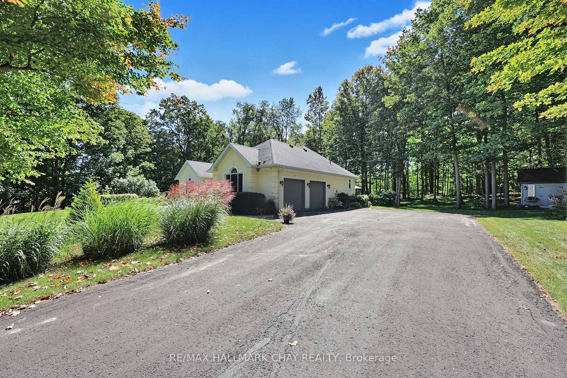 Photo 4 of 1919 Innisbrook Street, Innisfil, Rural Innisfil — HOMEH