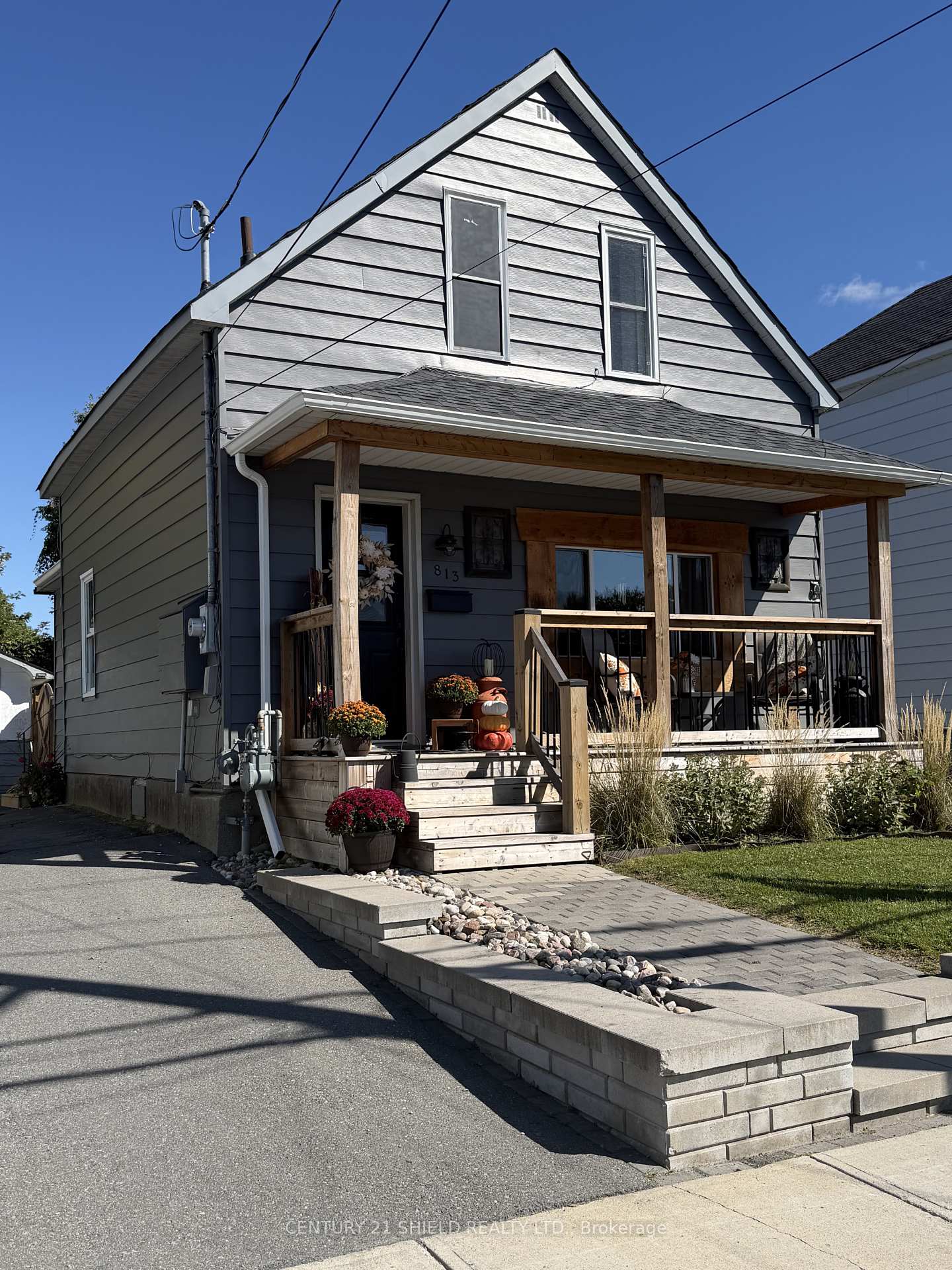 Photo 2 of 813 York Street, Cornwall, Cornwall — HOMEH