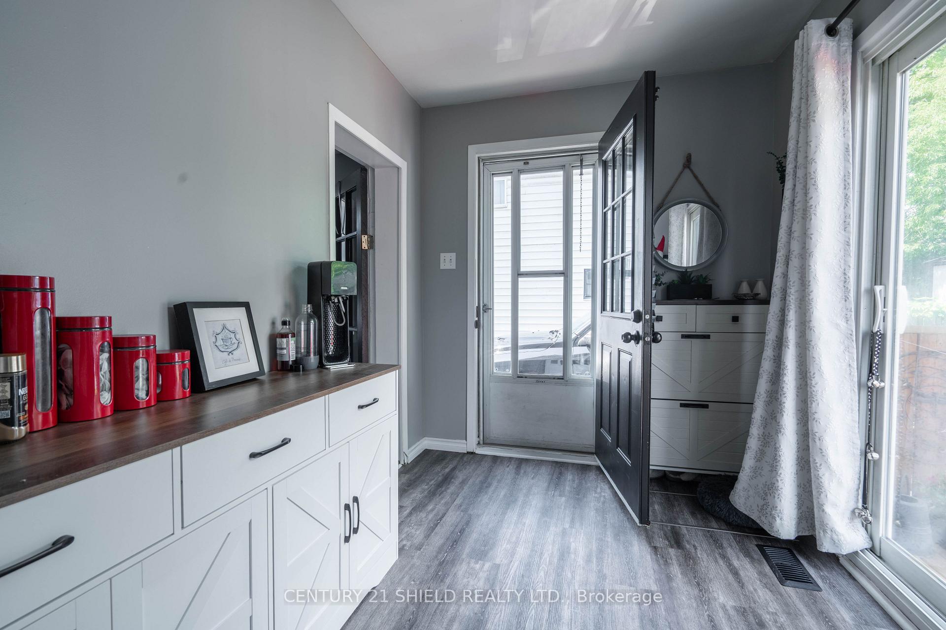 Photo 13 of 813 York Street, Cornwall, Cornwall — HOMEH