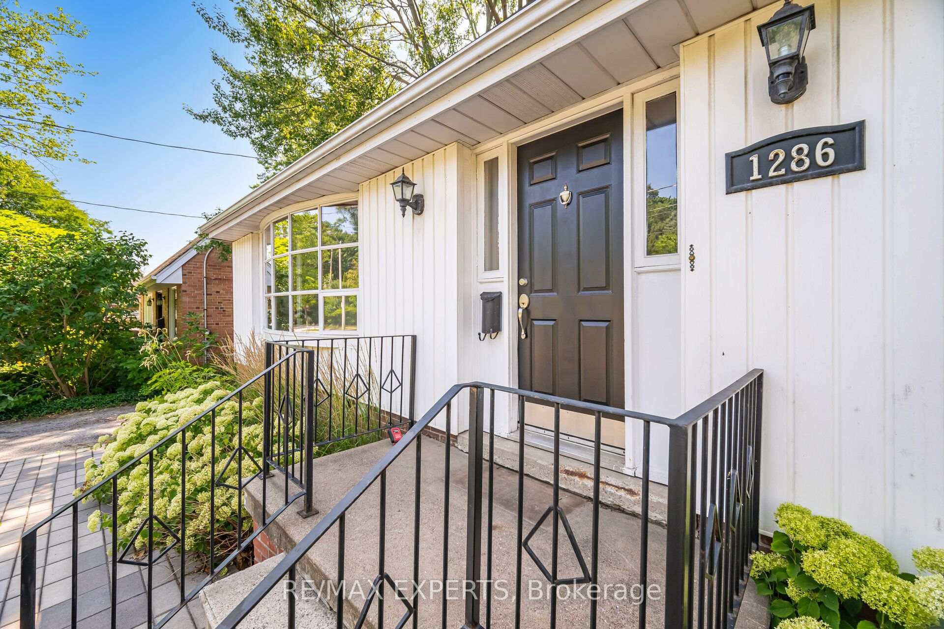 Photo 4 of 1286 Kipling Avenue, Etobicoke, Princess-Rosethorn — HOMEH