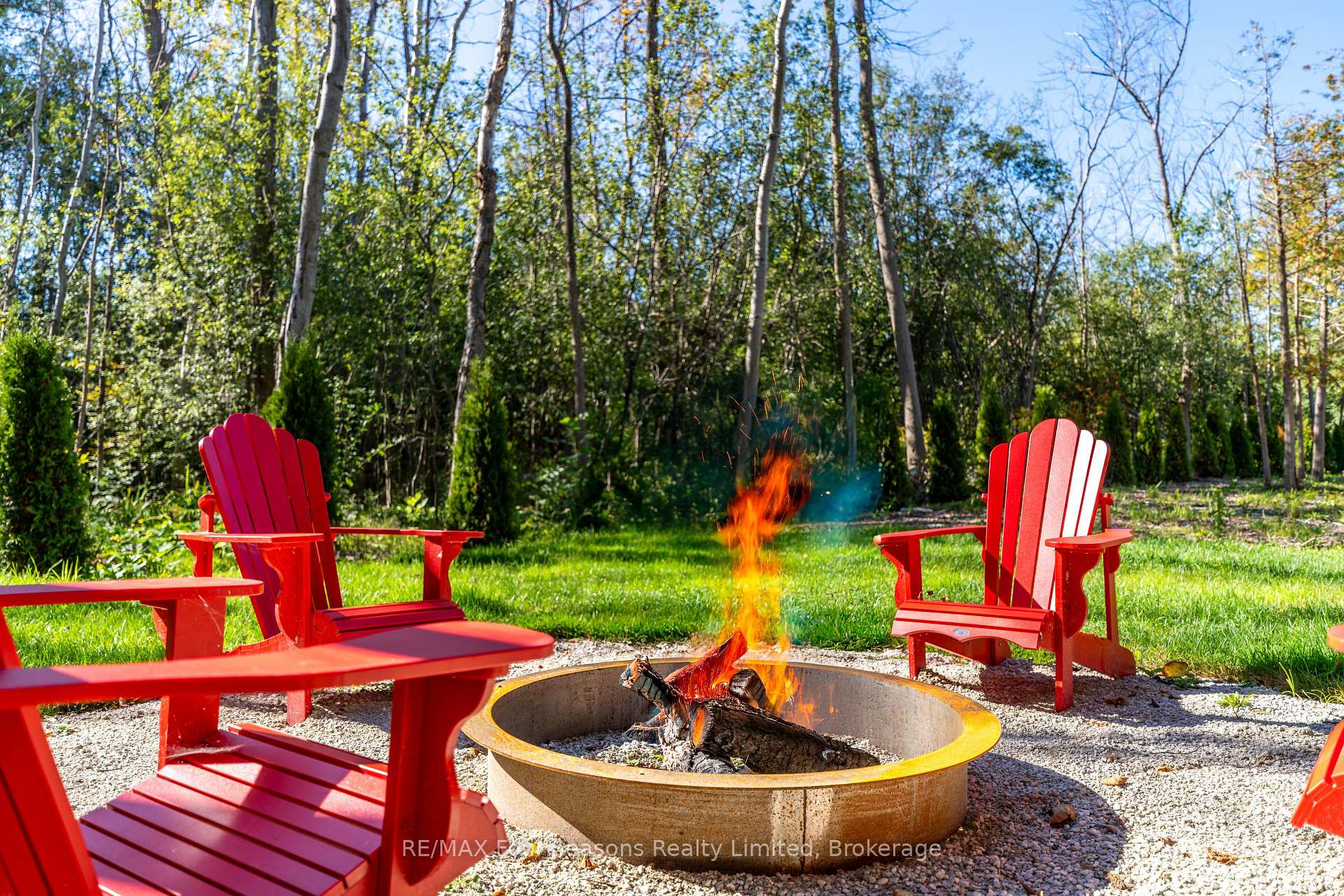 Photo 3 of 9746 Beachwood Road, Collingwood — HOMEH