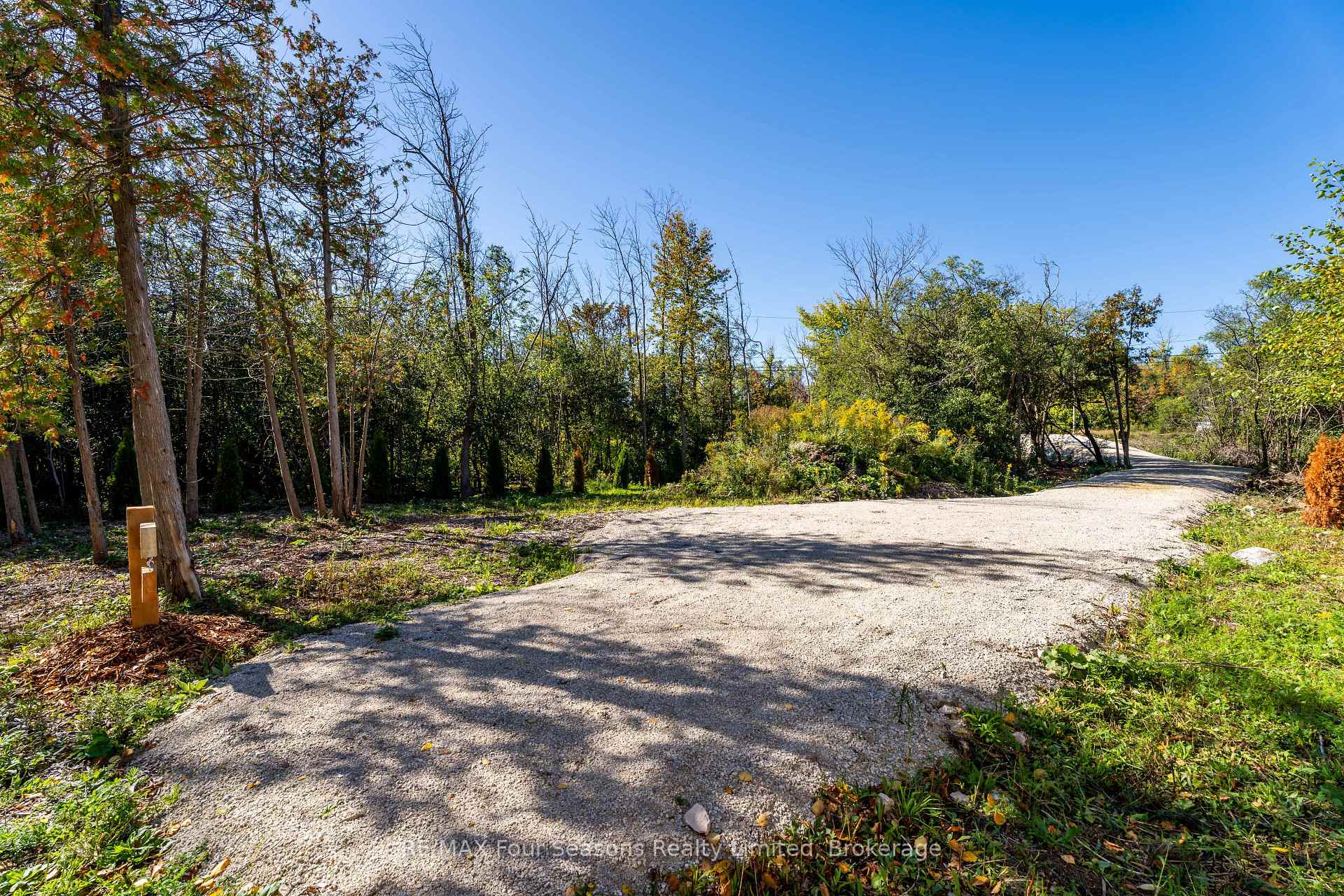 Photo 8 of 9746 Beachwood Road, Collingwood — HOMEH