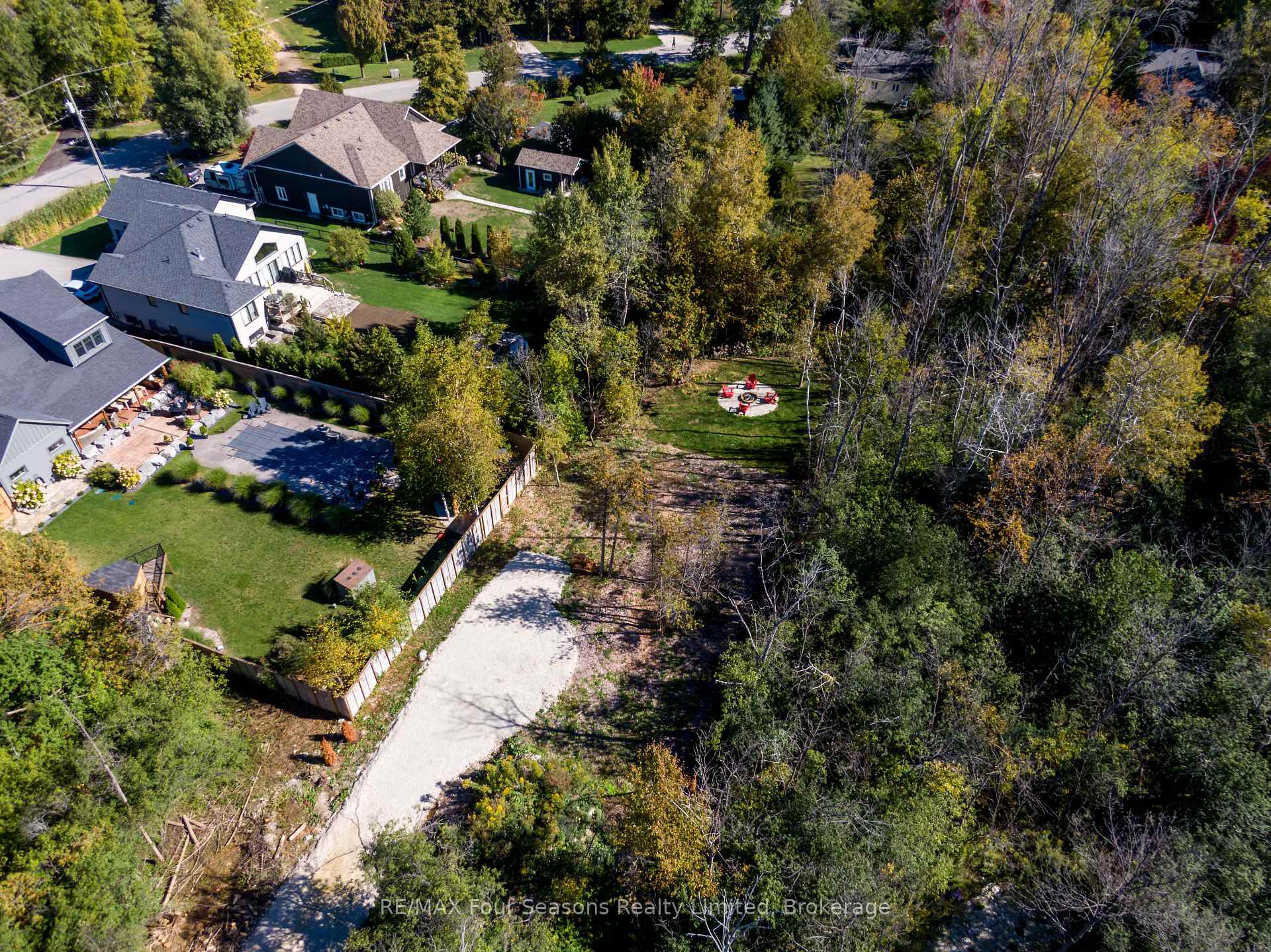 Photo 12 of 9746 Beachwood Road, Collingwood — HOMEH