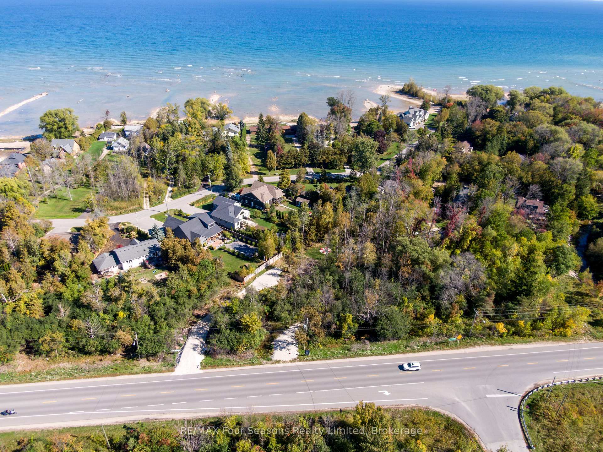 Photo 13 of 9746 Beachwood Road, Collingwood — HOMEH