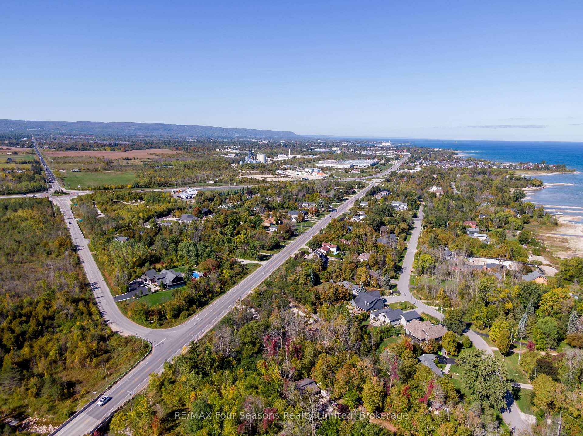 Photo 15 of 9746 Beachwood Road, Collingwood — HOMEH