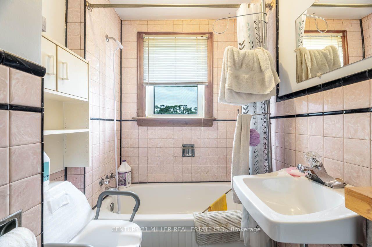 Photo 13 of 3029 Burnhamthorpe Road W, Milton, Rural Trafalgar — HOMEH