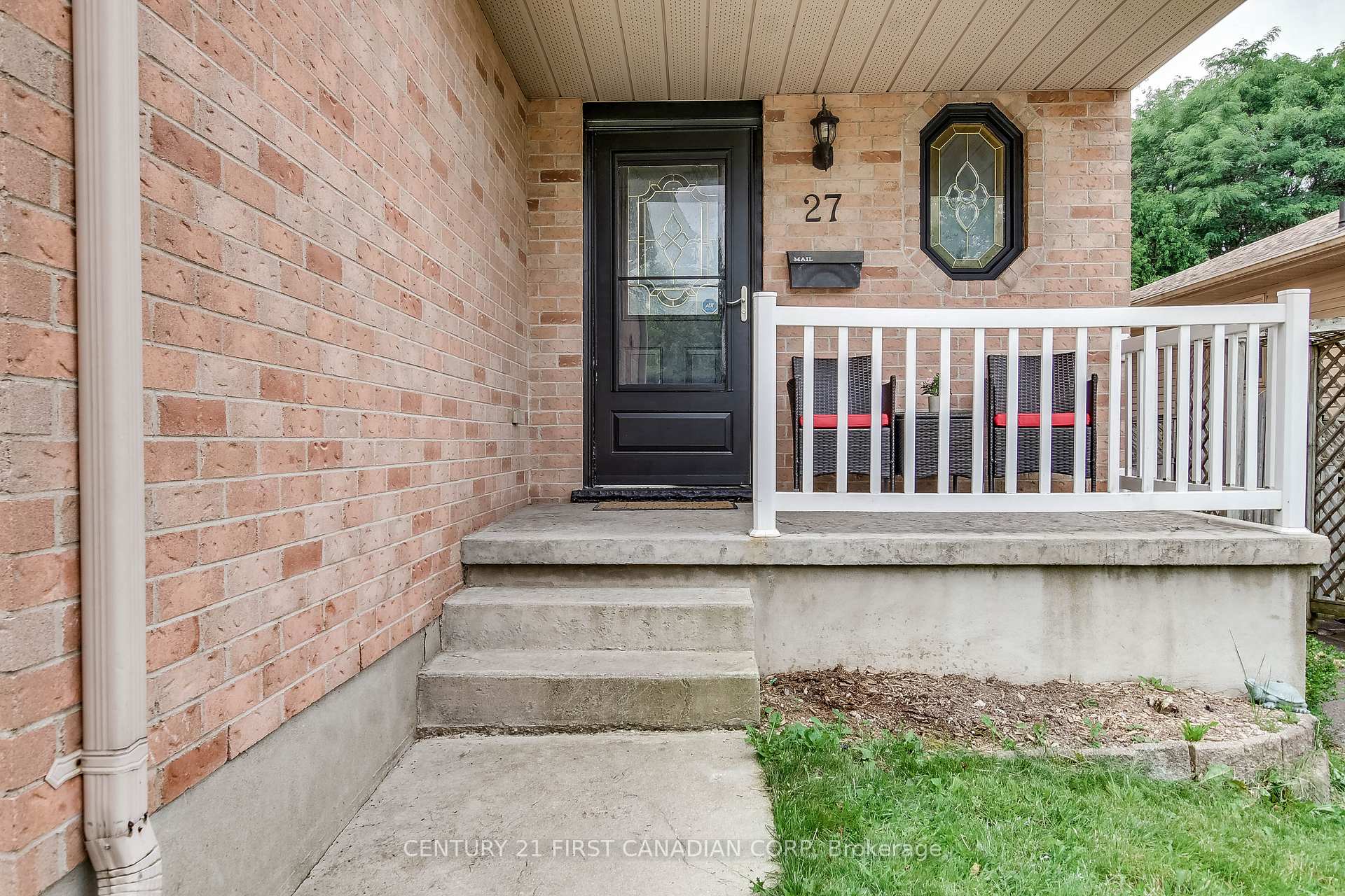 Photo 3 of 27 Gerald Crescent, London, South J — HOMEH