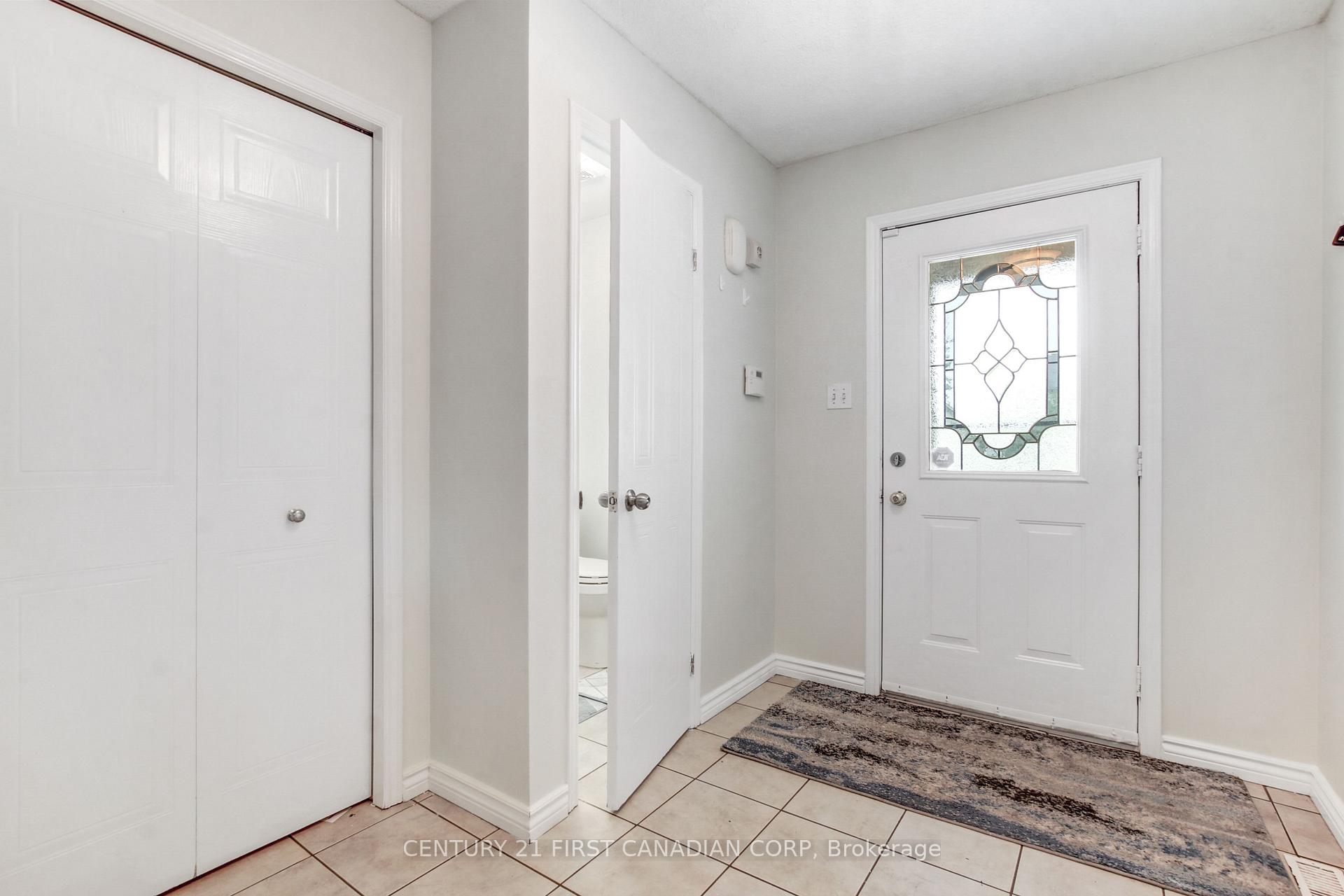 Photo 4 of 27 Gerald Crescent, London, South J — HOMEH