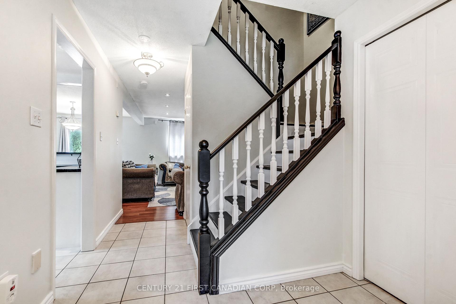 Photo 5 of 27 Gerald Crescent, London, South J — HOMEH