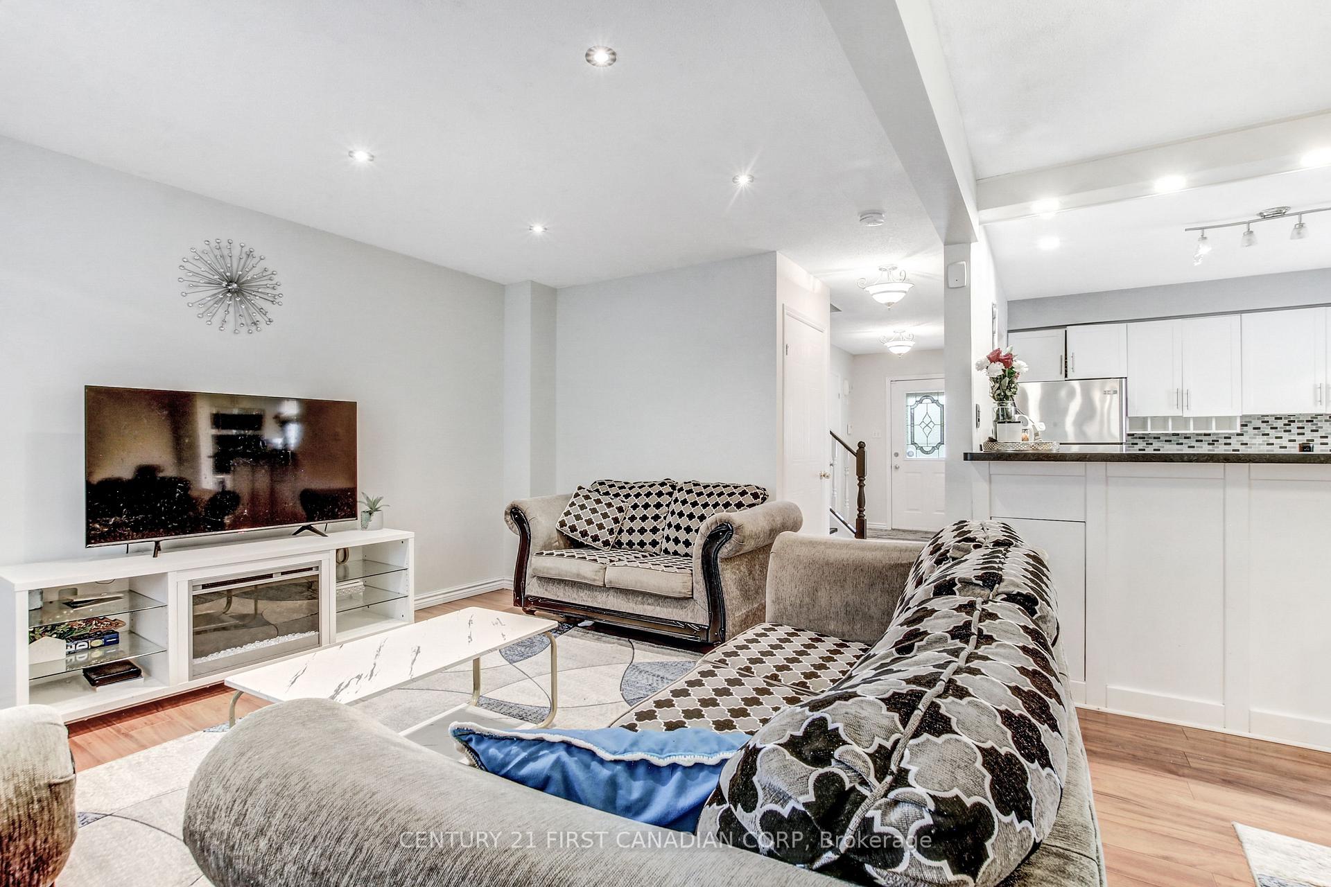 Photo 8 of 27 Gerald Crescent, London, South J — HOMEH