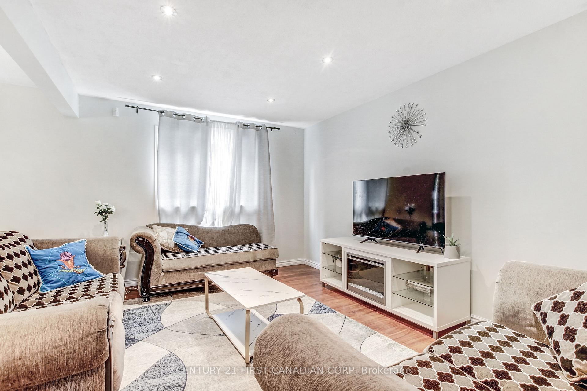 Photo 9 of 27 Gerald Crescent, London, South J — HOMEH
