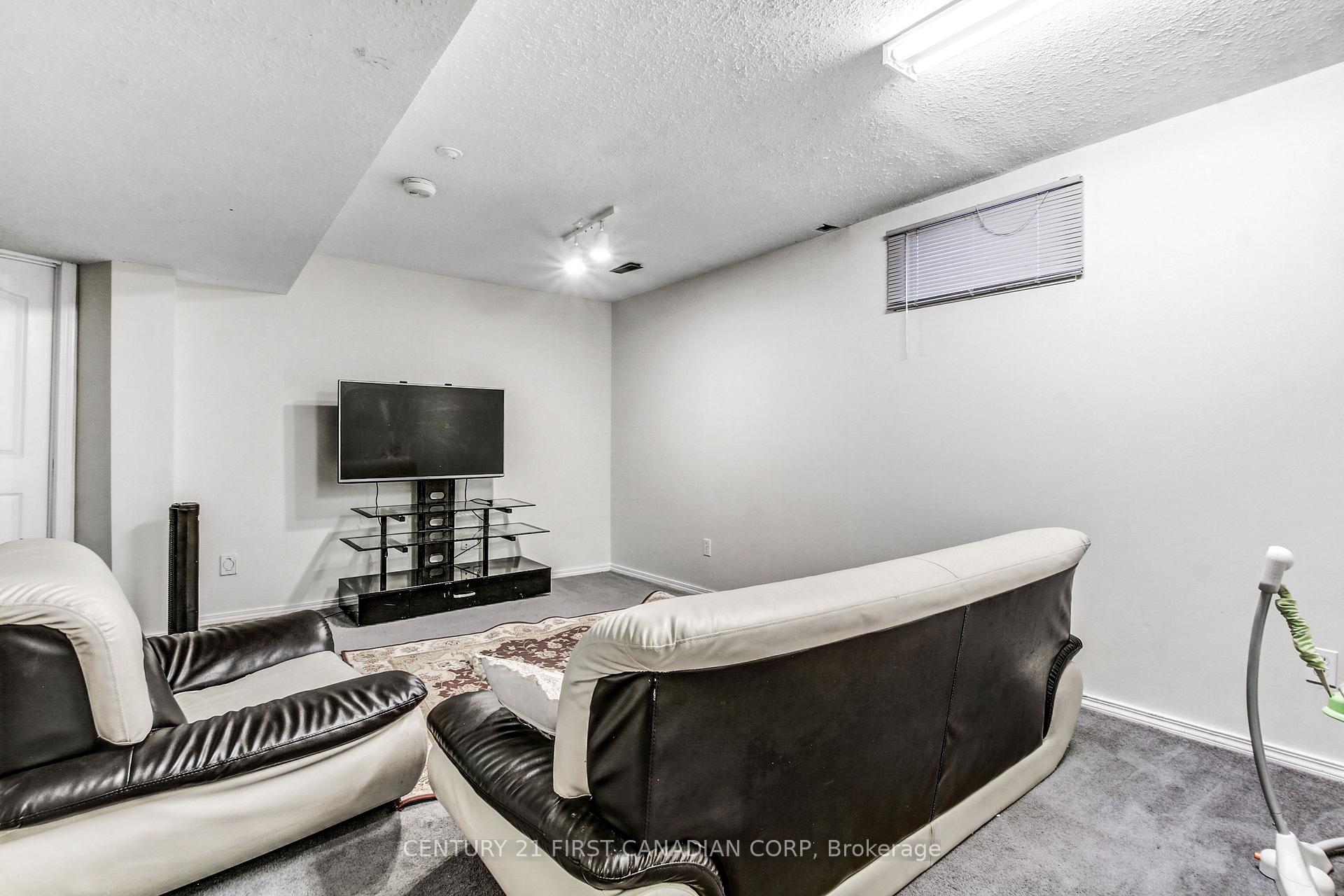 Photo 14 of 27 Gerald Crescent, London, South J — HOMEH
